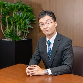 安達 暁宏(あだち あきひろ)さんの元記事に掲載されたプロフィール写真